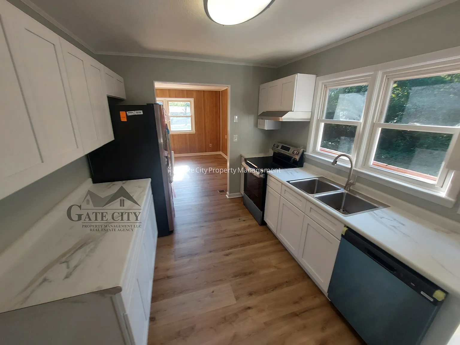 3 bed, $1,425 — Photo 3