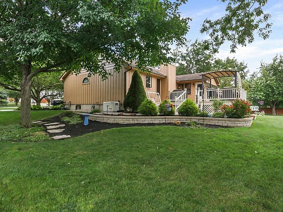 5th image of 9680 W Oakridge Dr