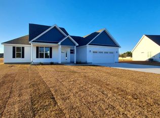 623 Bright Harvest Dr, Maysville, NC 28555
