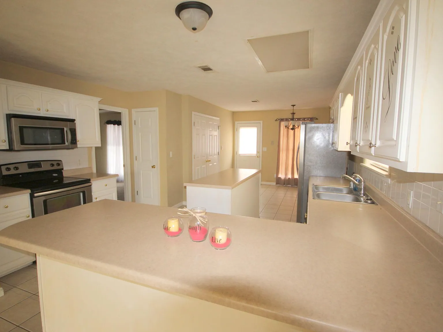 2 bed, 1181 sqft, $1,050 — Photo 3