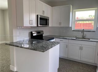 9435 SW 39th St, Miami, FL 33165