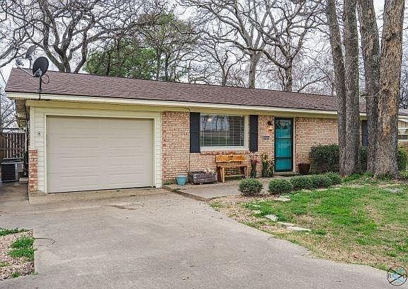 3rd image of 18415 Briarwood Dr