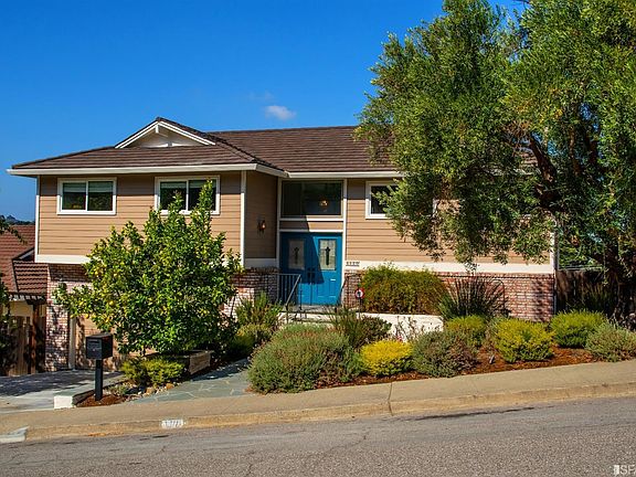 2nd image of 1120 Ahwahnee Dr