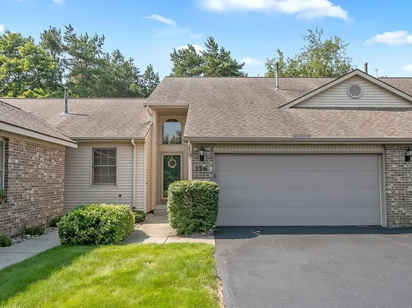 2316 S Highland View Cir SE, Grand Rapids, MI 49506