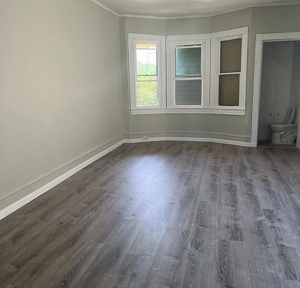 56 E Grove St — Photo 4