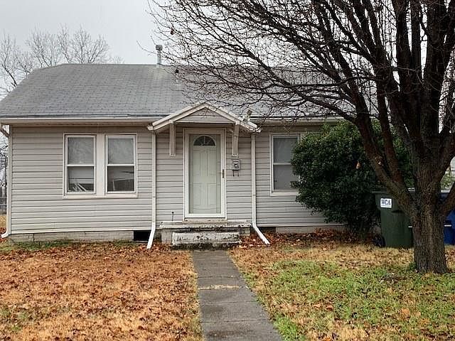 1st image of 903 W Wilson Ave