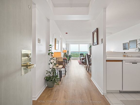 3rd image of 2155 Burnhamthorpe Rd W #1211