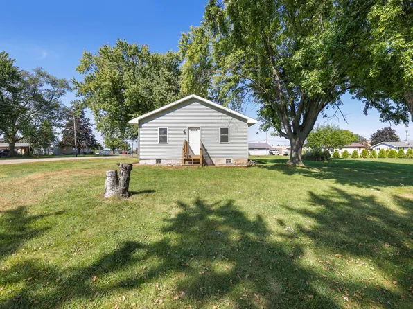 405 Birch St, Omro, WI 54963