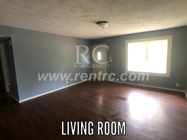 903 Southmoor Dr — Photo 7