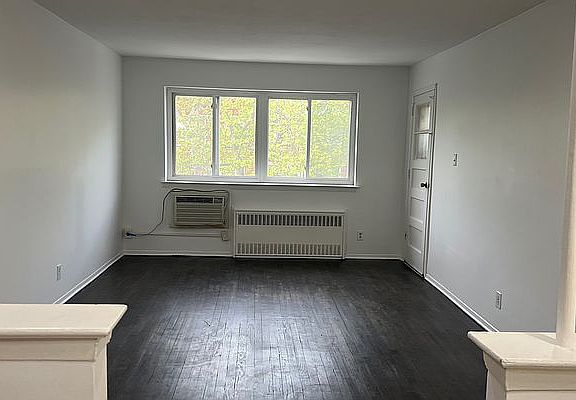 2nd image of 2054 E 54th St #3