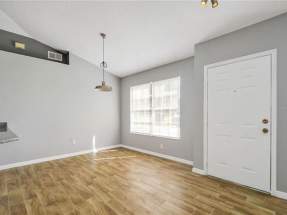 4th image of 1102 Cedar Ave