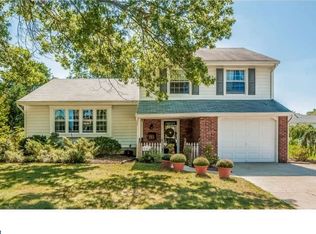 886 Waterford Dr, Delran, NJ 08075