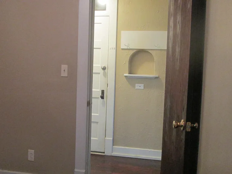 N 42nd St — Photo 9