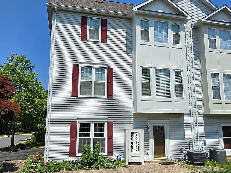 2545 Logan Wood Dr — Photo 2