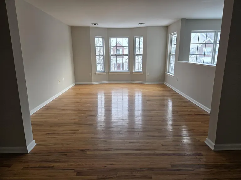 211 Pinelli Dr — Photo 4