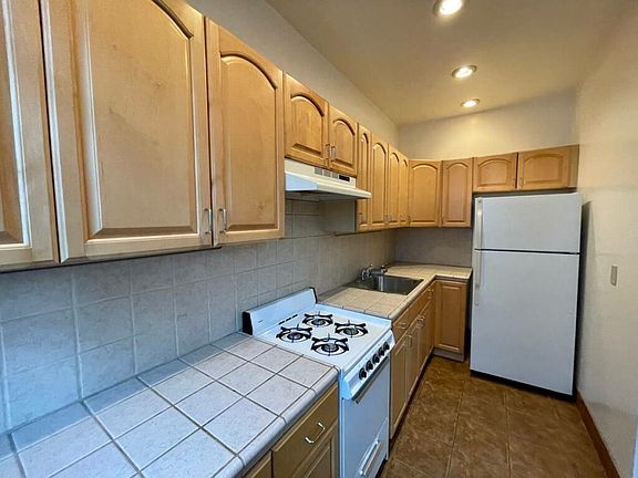 5th image of 16 Linda St APT 3