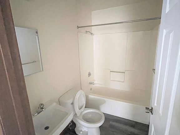 3rd image of 310 E Merry Ave #Mh03