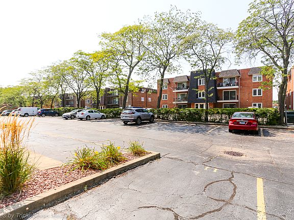 3rd image of 10810 Kilpatrick Ave #301
