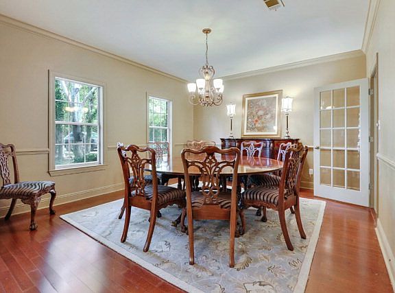 3rd image of 101 Woodridge Ln