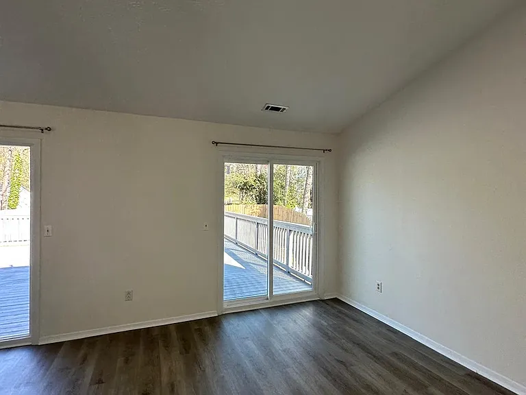 867 Highland Ter NE — Photo 36