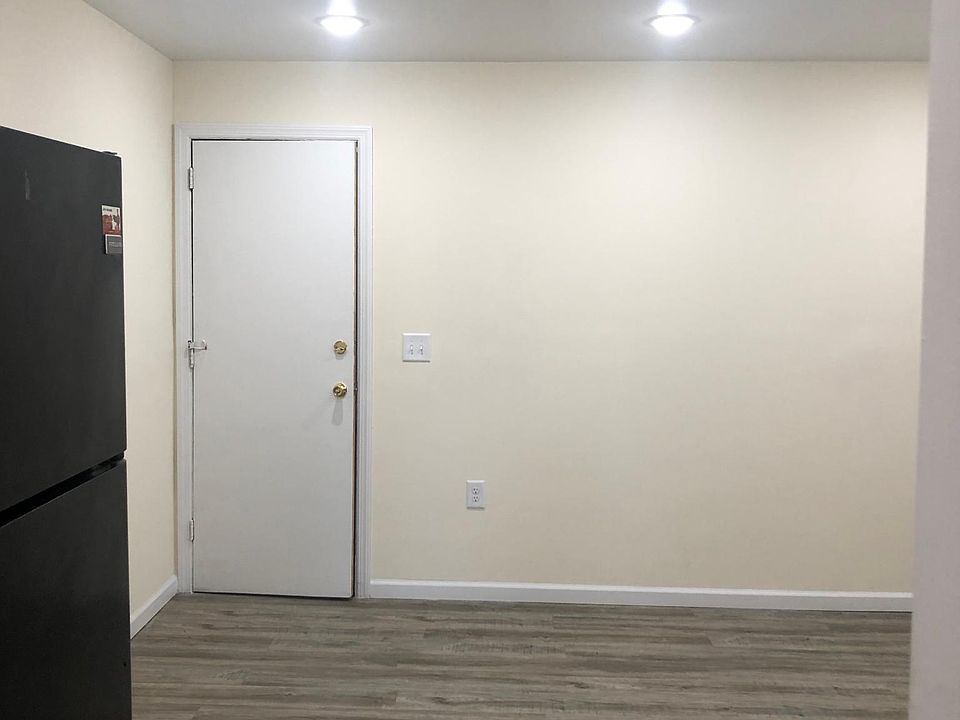2nd image of 110 Lake St APT 5