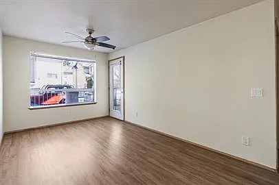 Stone Court Apartments — Photo 13