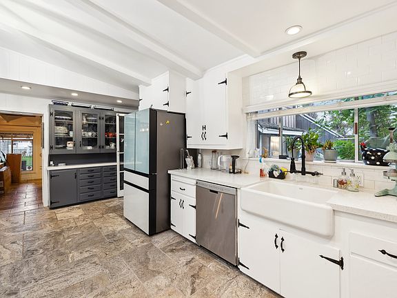 5th image of 7723 Varna Ave