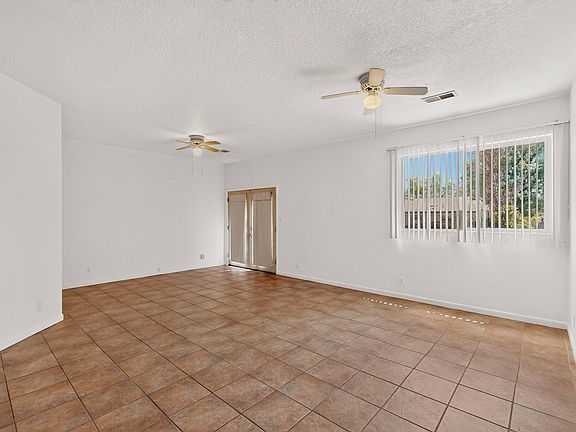 5th image of 1729 Strawberry Dr NE