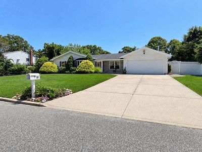 53 Orleans Green, Coram, NY, 11727
