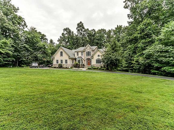 2nd image of 3223 Navy Dr