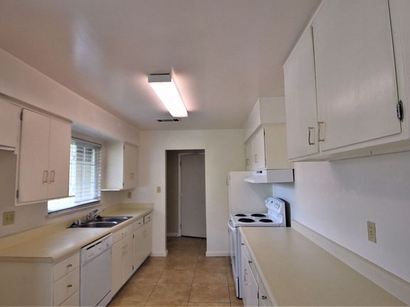 5th image of 464 S Orchard Ave