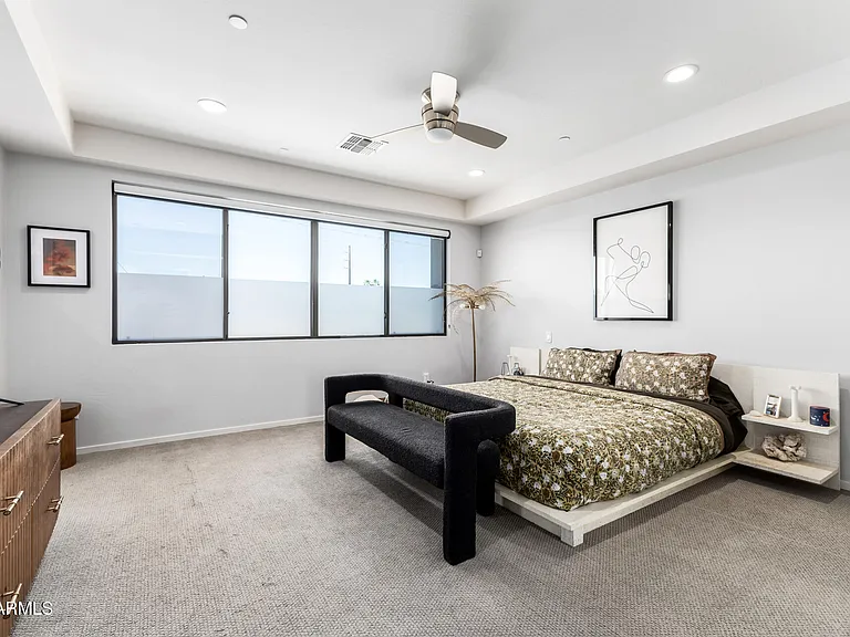 2740 E Roma Ave — Photo 19