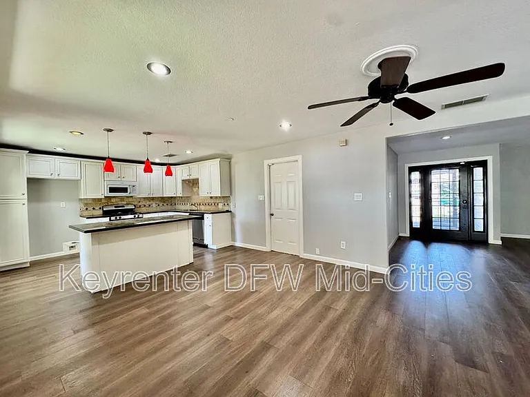 2801 Clearbrook Dr — Photo 5
