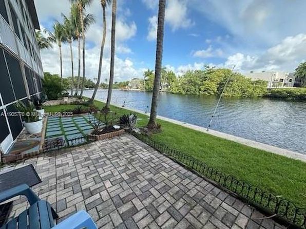 801 NE 18th Ct APT 108