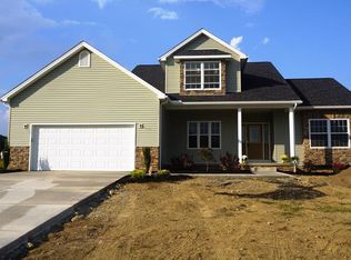 10385 Carrousel Woods Dr, New Middletown, OH 44442