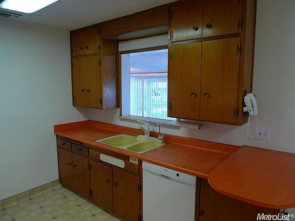 4th image of 1673 Bowling Green Dr