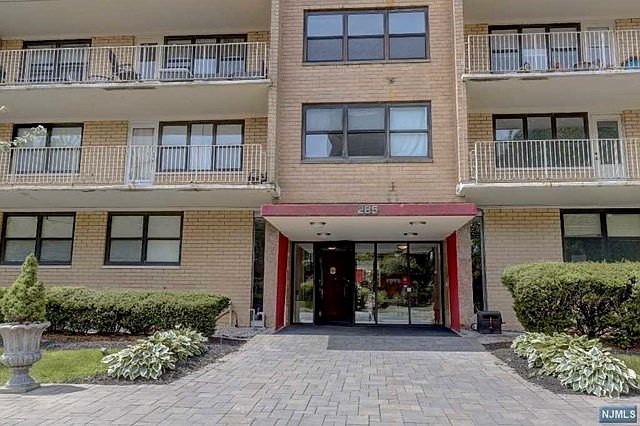 2nd image of 285 Aycrigg Ave APT 1P