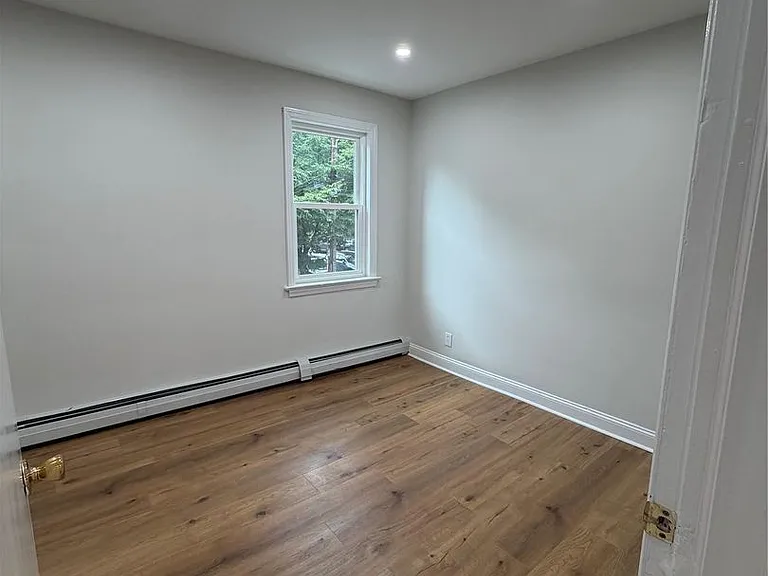 554 Main St — Photo 7