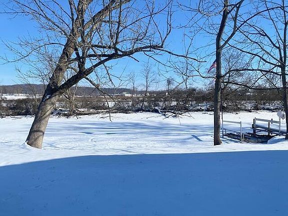 3rd image of 14996 Empire Rd