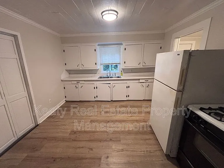 408 1/2 Harding St — Photo 3