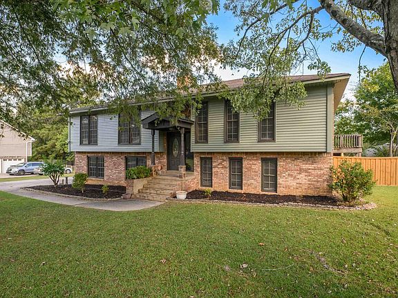 4th image of 605 Valley View Dr