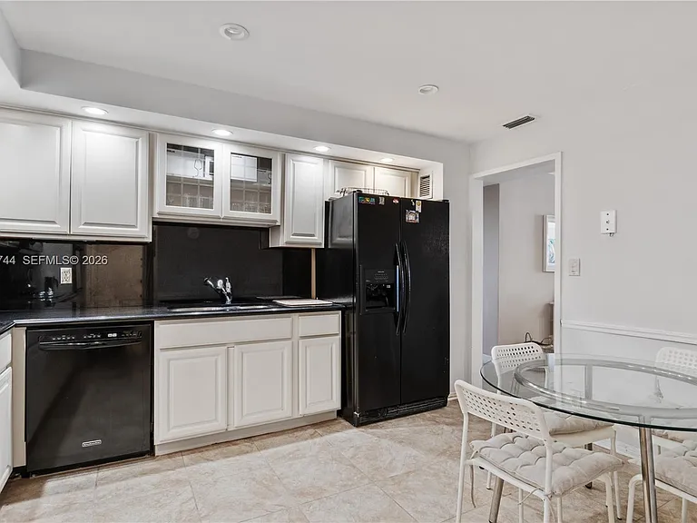 5825 Collins Ave #9C — Photo 11