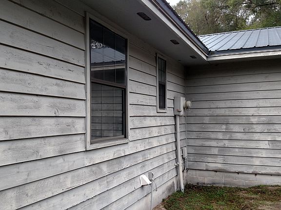 4th image of 576 NW Nickle Gln