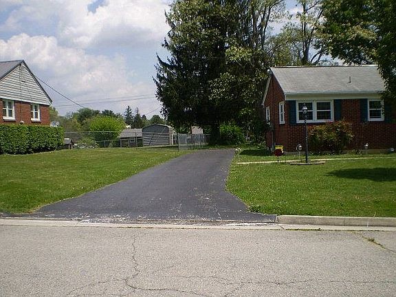 4th image of 870 N 10th St