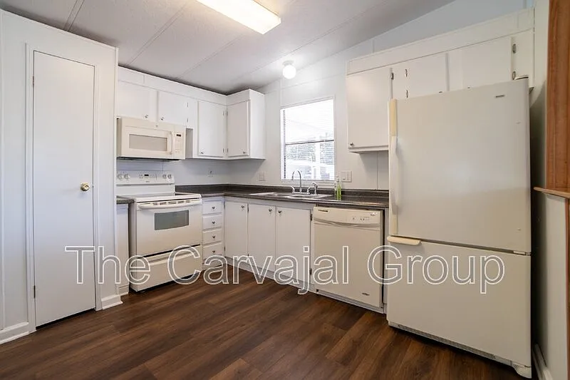 2 bed, 2.0 bath, 936 sqft, $1,695 — Photo 3