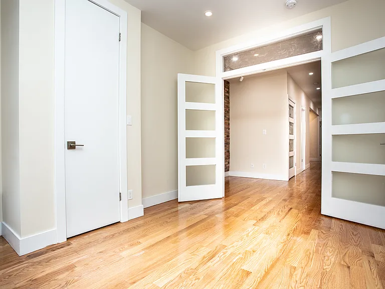 67 Diamond St #2R — Photo 12