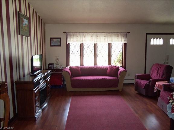 4th image of 136 Valley Forge Cir