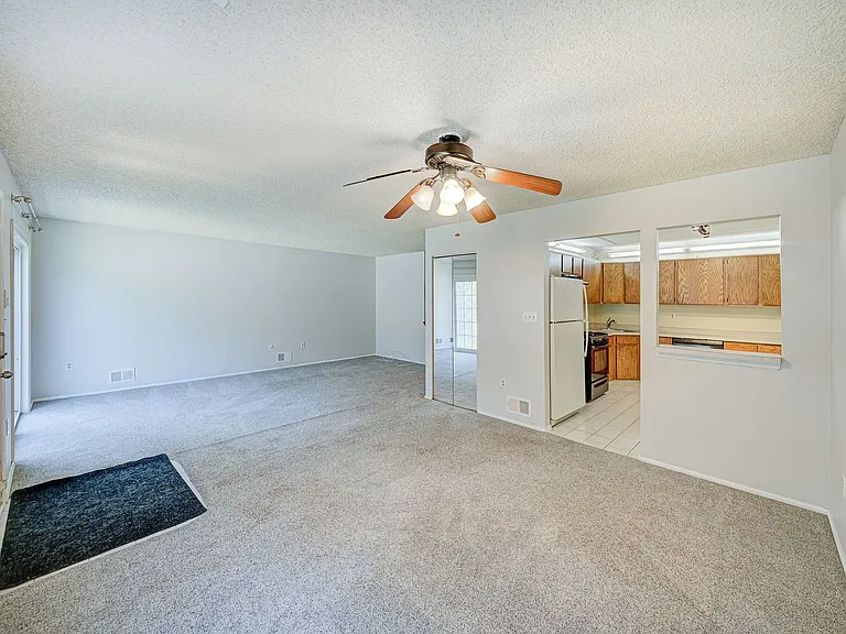 96 Versailles Ct — Photo 6
