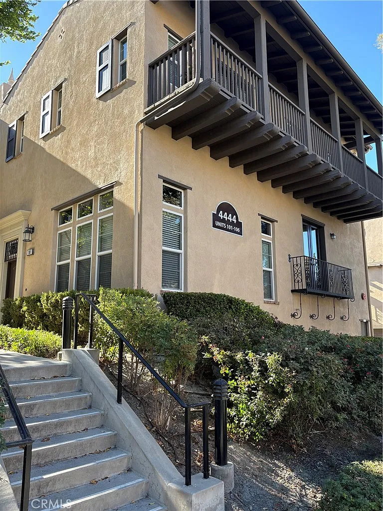 3 bed, 2.5 bath, 1825 sqft, $3,300 — Photo 3