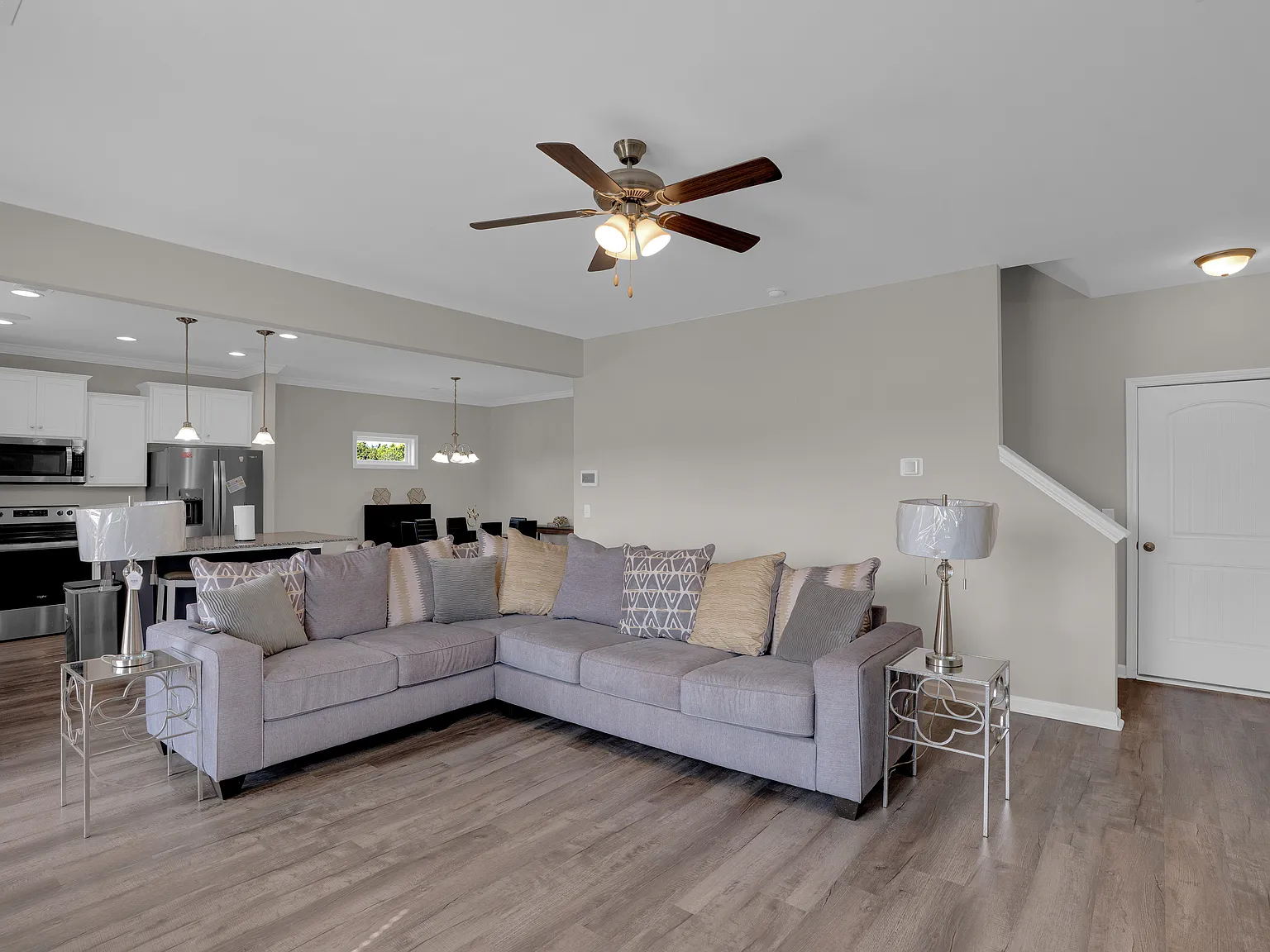 5 bed, 2267 sqft, $2,350 — Photo 2